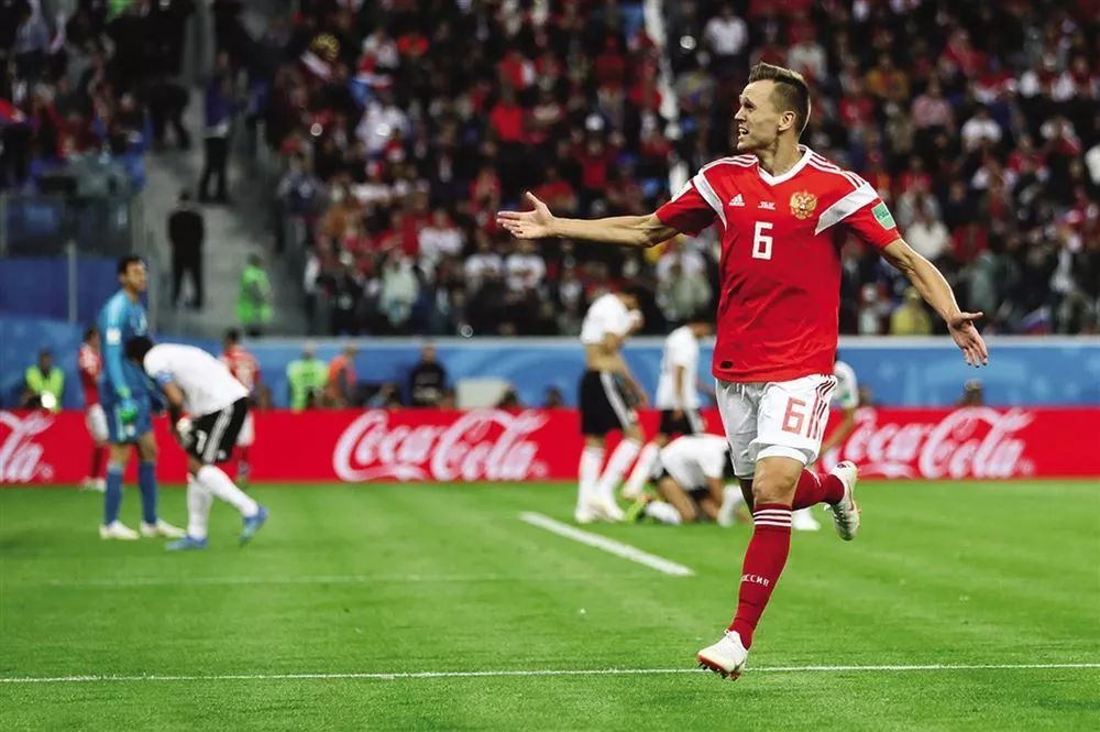  汉诺威96定位球配合精妙，多次利用此招破门得分